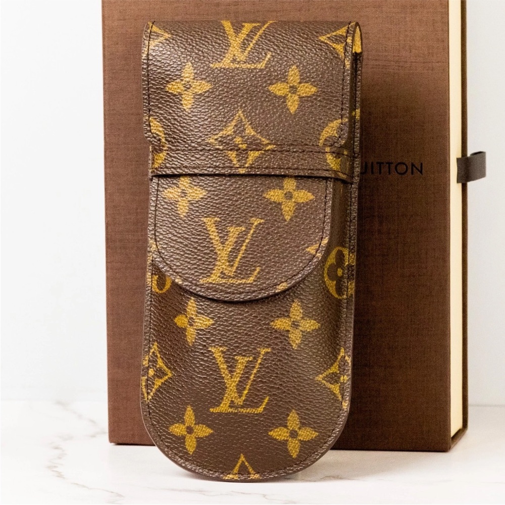 Auth Louis Vuitton Monogram  a lunettes lavel sunGlasses Case great condition!